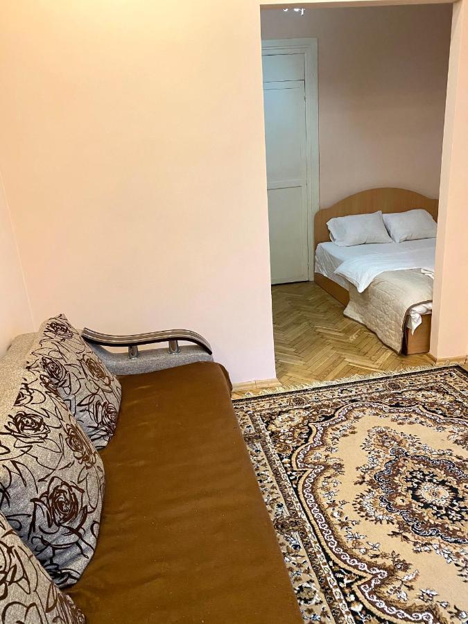 Квартира Біля Залізничного Вокзалу Вулиця Залізнична 10 До 5 Гостей Lviv Eksteriør bilde