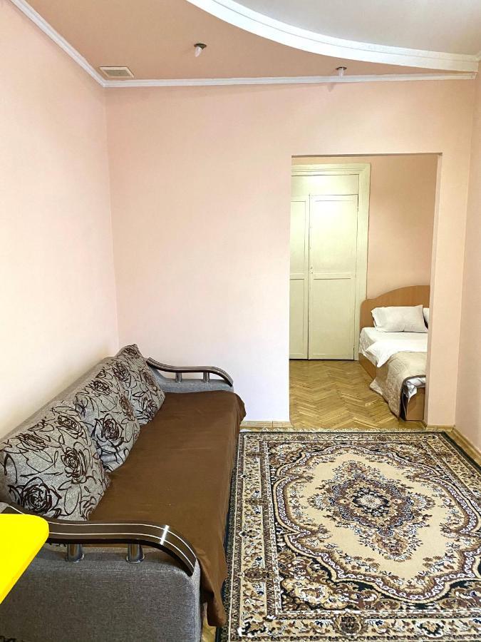 Квартира Біля Залізничного Вокзалу Вулиця Залізнична 10 До 5 Гостей Lviv Eksteriør bilde
