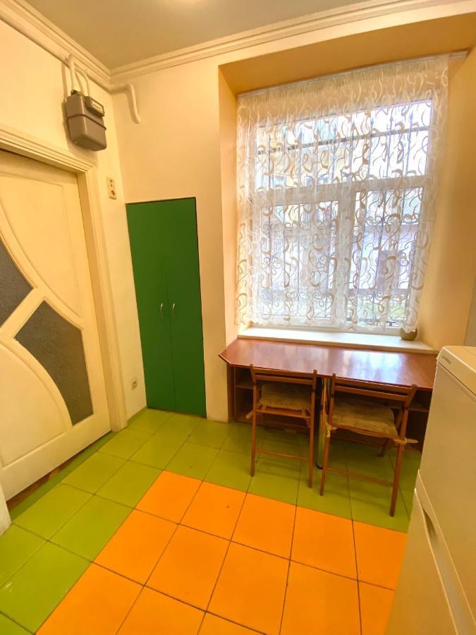 Квартира Біля Залізничного Вокзалу Вулиця Залізнична 10 До 5 Гостей Lviv Eksteriør bilde