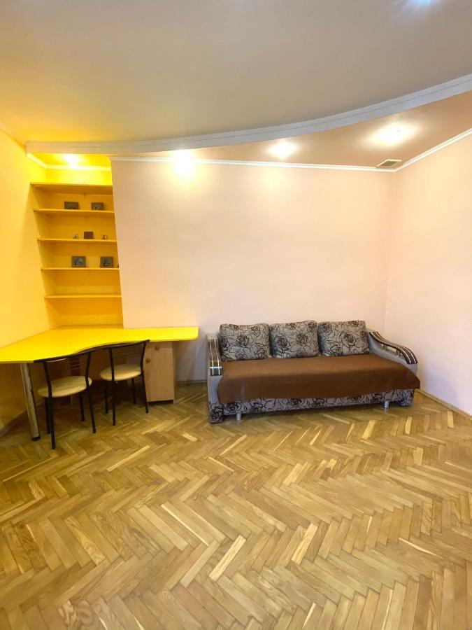 Квартира Біля Залізничного Вокзалу Вулиця Залізнична 10 До 5 Гостей Lviv Eksteriør bilde