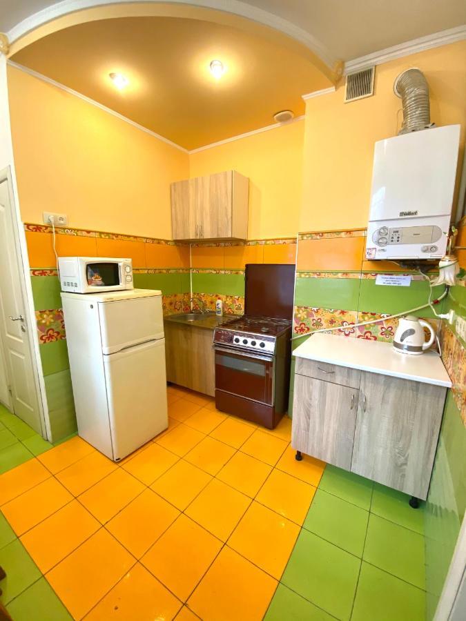 Квартира Біля Залізничного Вокзалу Вулиця Залізнична 10 До 5 Гостей Lviv Eksteriør bilde