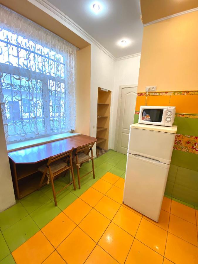 Квартира Біля Залізничного Вокзалу Вулиця Залізнична 10 До 5 Гостей Lviv Eksteriør bilde