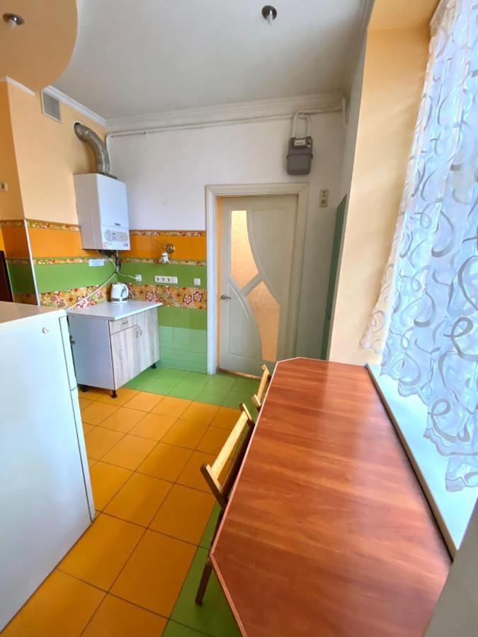 Квартира Біля Залізничного Вокзалу Вулиця Залізнична 10 До 5 Гостей Lviv Eksteriør bilde